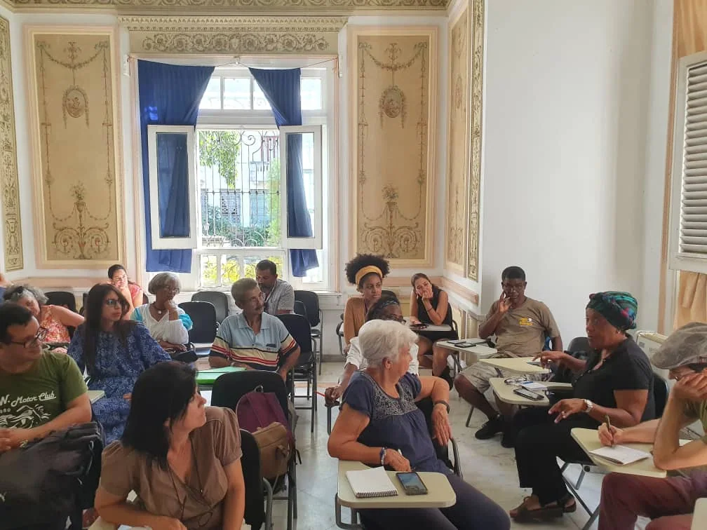People gathered for a discussion, from the Patria Libros collection